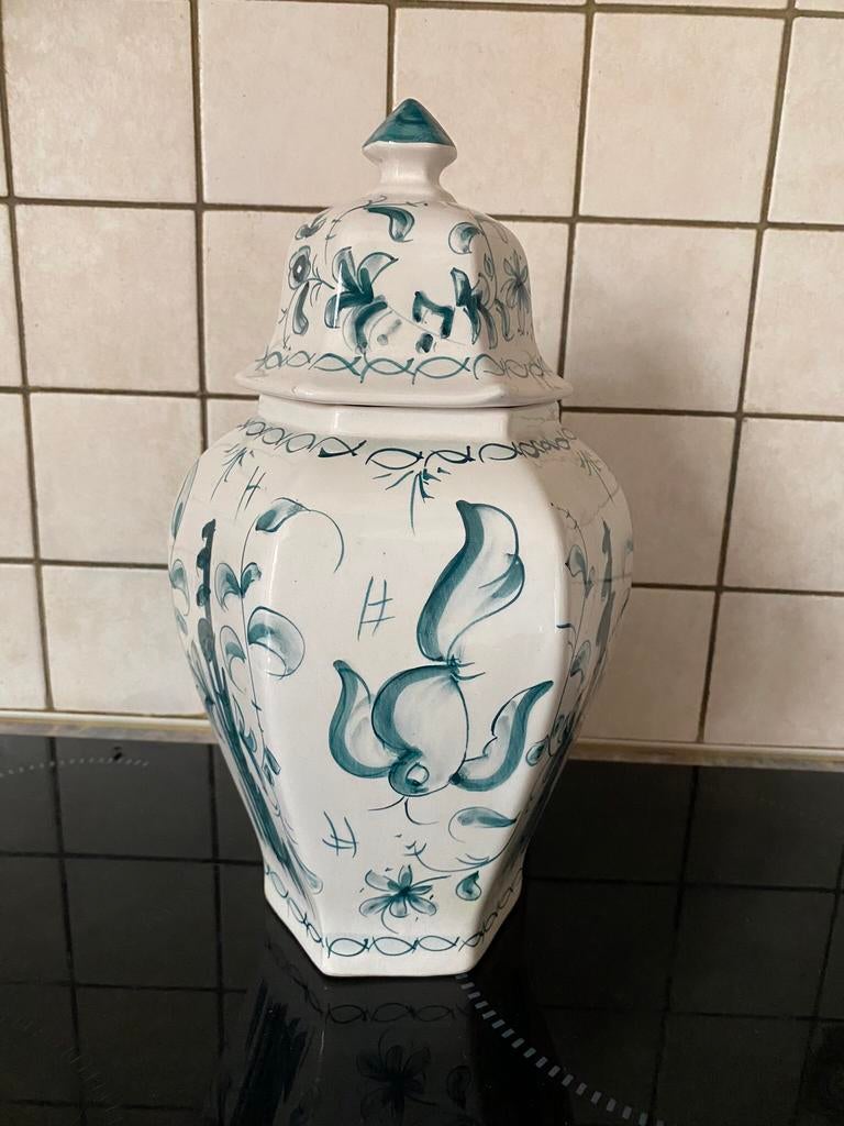 Vase avec couvercle