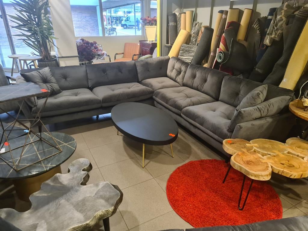 Nieuwe hoekbank adore velvet grijs 285x285cm €1.495, Huis en Inrichting, Zetels | Zetels, Nieuw, Hoekbank, Vierpersoons of meer