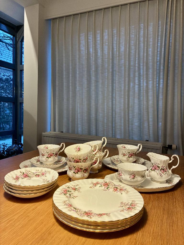 Servies Royal Albert Lavender Rose in nieuwstaat, Antiek en Kunst, Ophalen