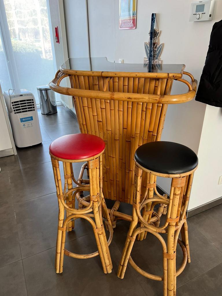 Vintage bamboe rotan Tiki Bar / cocktailbar, Ophalen, Zo goed als nieuw, Inclusief barstoelen