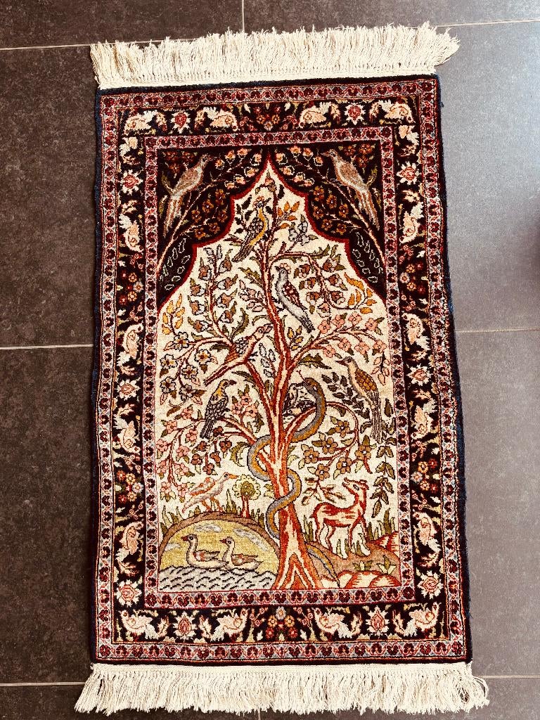 Lot de deux tapis en soie, Enlèvement