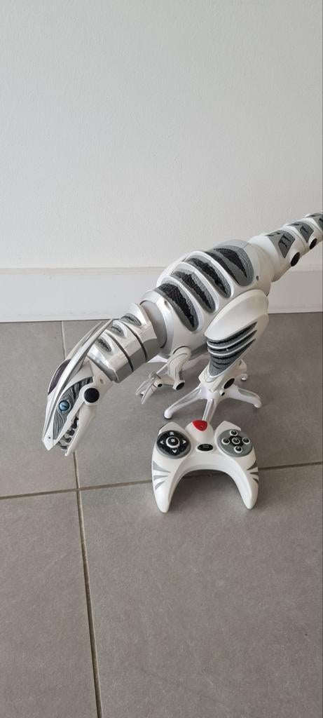 WowWee Roboraptor, Ophalen