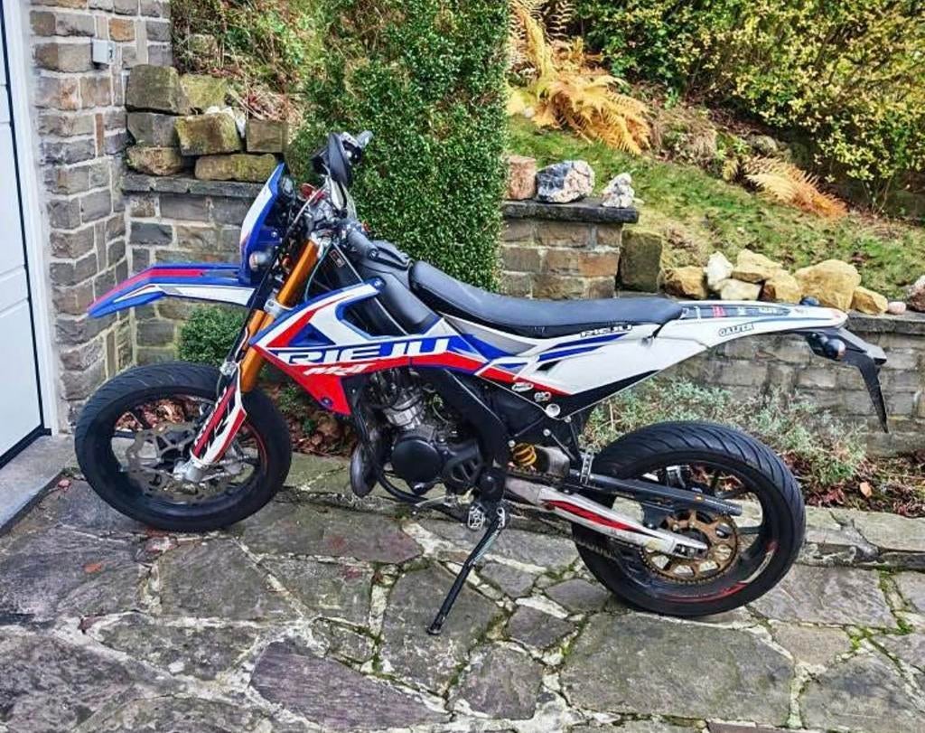 Rieju MRT SM Pro 50cc (2023), Fietsen en Brommers, Brommers | Crossbrommers, Ophalen, Zo goed als nieuw