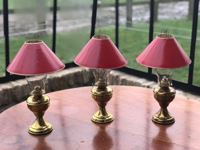 rode kapjes voor op olielampje (3), Enlèvement