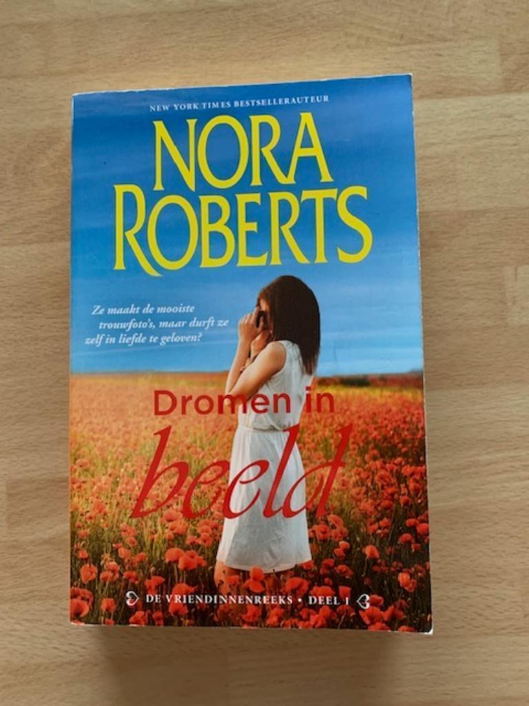Nora Roberts - Dromen in beeld, Ophalen of Verzenden, Zo goed als nieuw