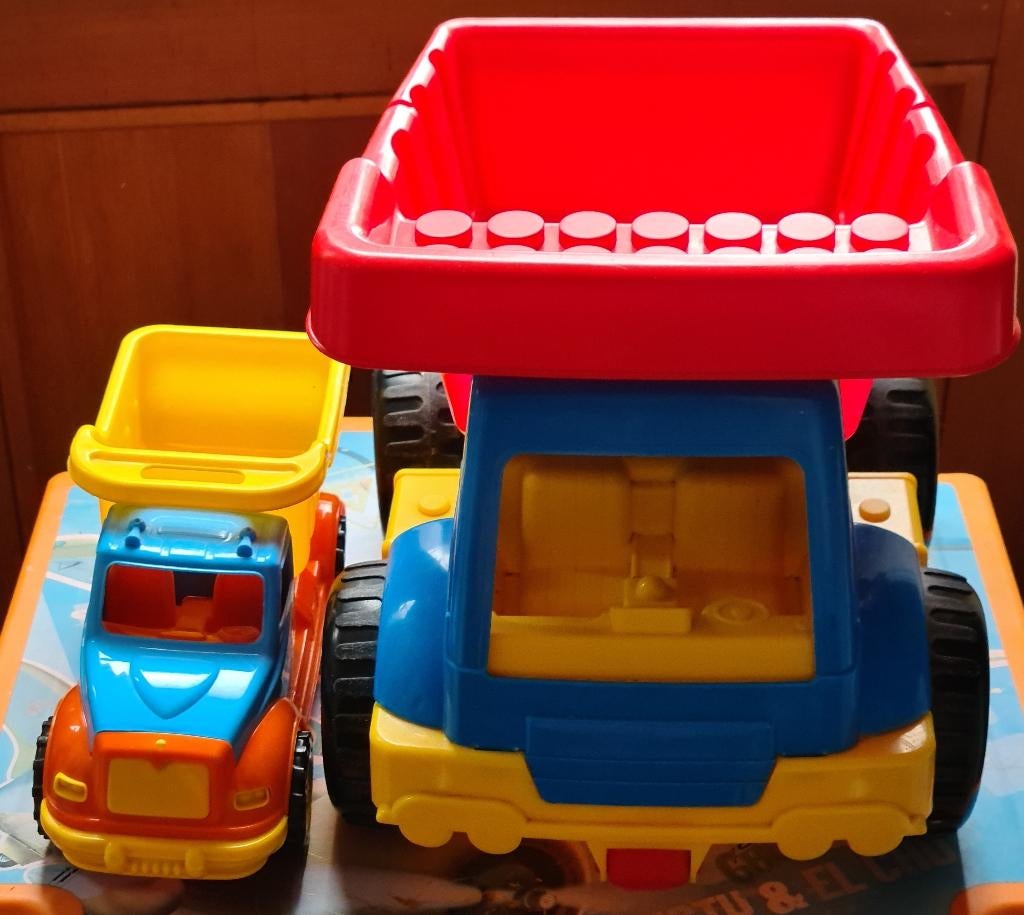 Lot de 2 camions colorés enfants, Enlèvement, Utilisé
