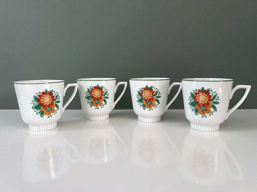 Tasjes/kopjes Jarolina, Ophalen of Verzenden, Zo goed als nieuw, Porselein