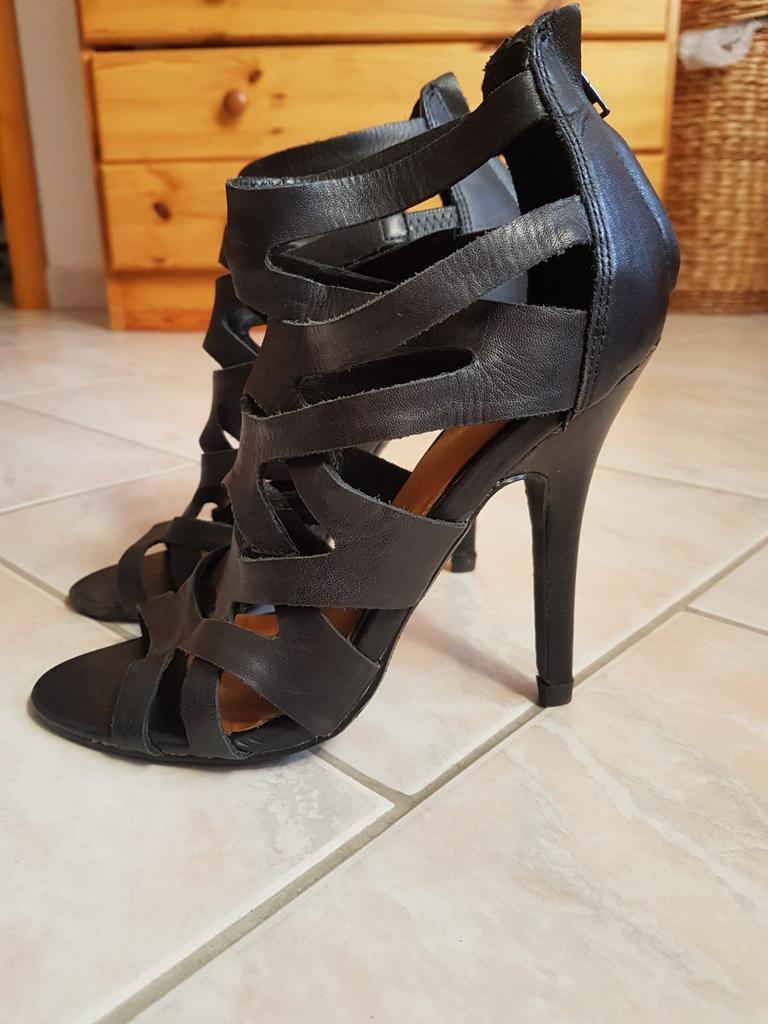 Chaussures à talon, Autre, Enlèvement ou Envoi, Chaussures à haut talons, Comme neuf
