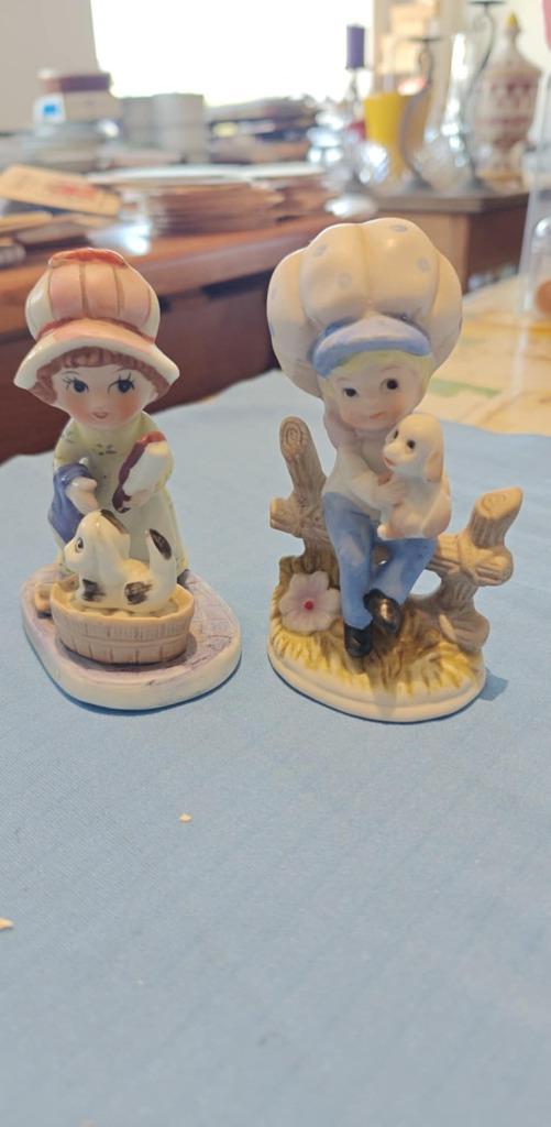 figurines 2 enfants mignons avec chien, Enlèvement ou Envoi, Comme neuf, Humain