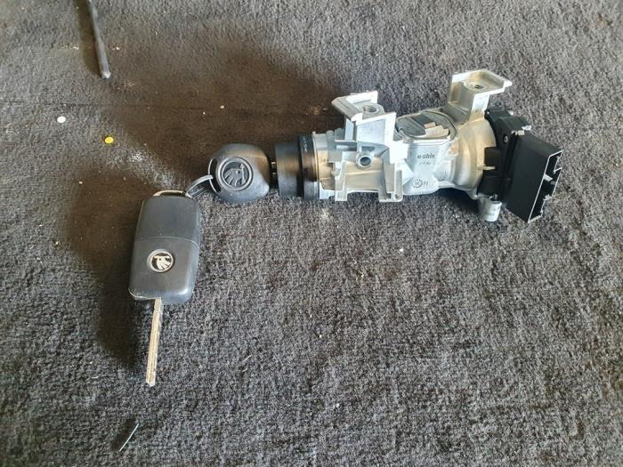 Kontaktslot + Sleutel van een Skoda Citigo, Ophalen of Verzenden, 3 maanden garantie, Gebruikt, Skoda