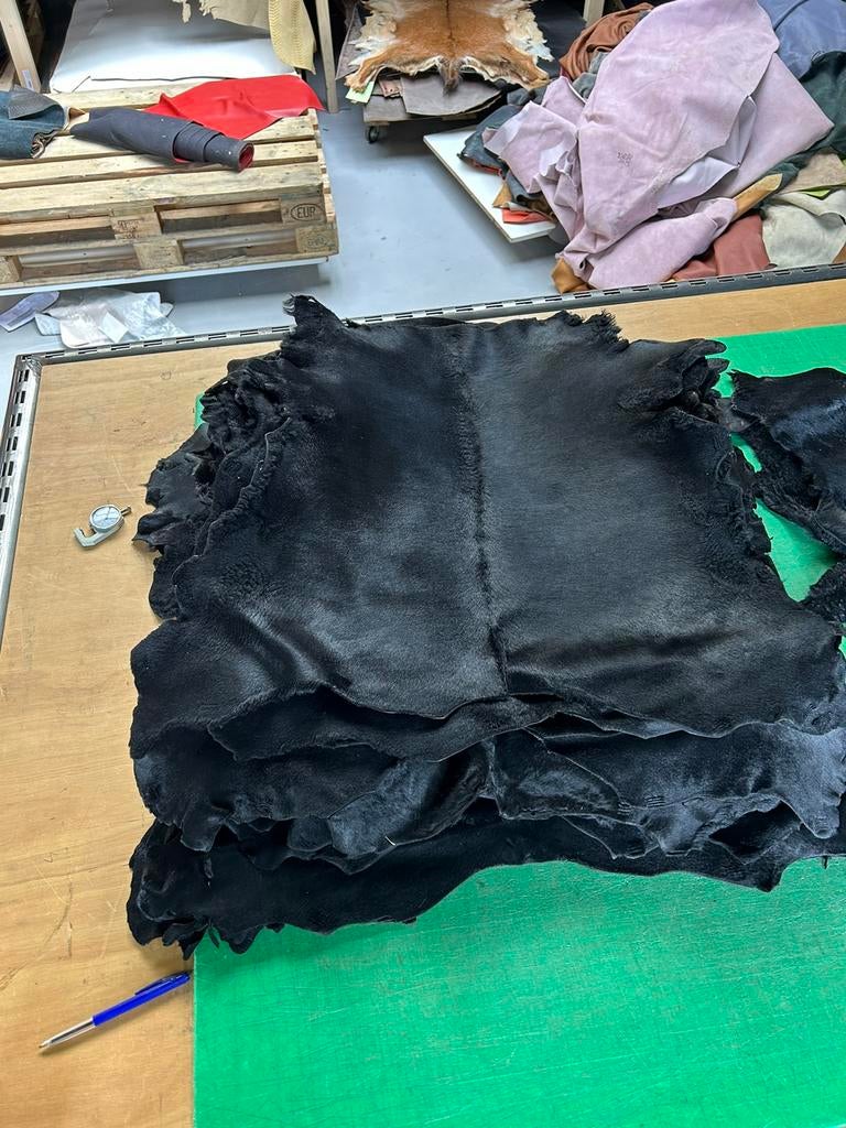 Zwarte kleur kalf vacht 40 stuks, Ophalen of Verzenden