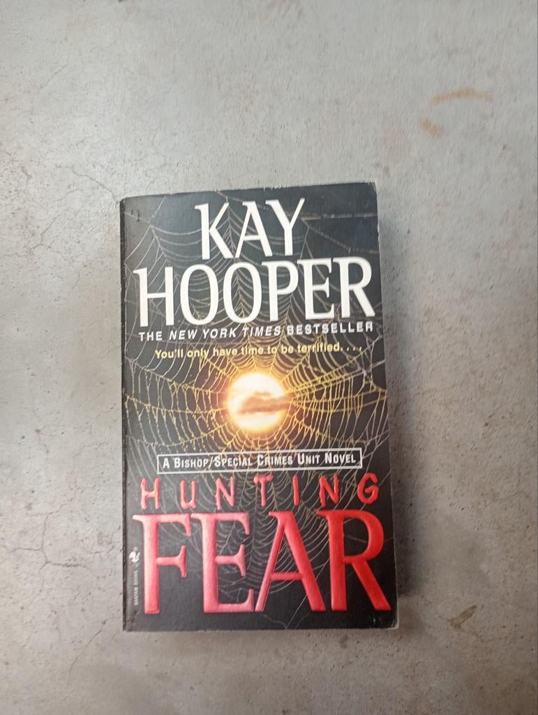 Boek: hunting fear, Kay Hooper, Ophalen of Verzenden