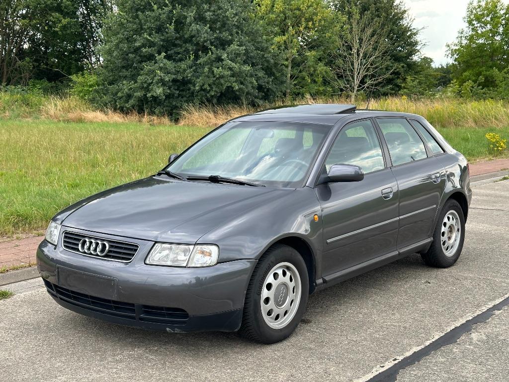 Audi A3 1.6i 100cv Automatique Clim Toit ouvrant Jantes 5p, 204 g/km, Entreprise, Alcantara, Noir