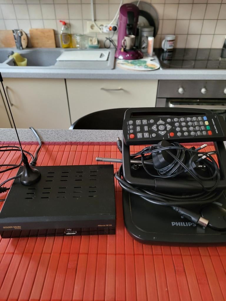 Decodeur dvbt2 Full HD + antenne Amplifiée, Enlèvement, Comme neuf, Décodeur