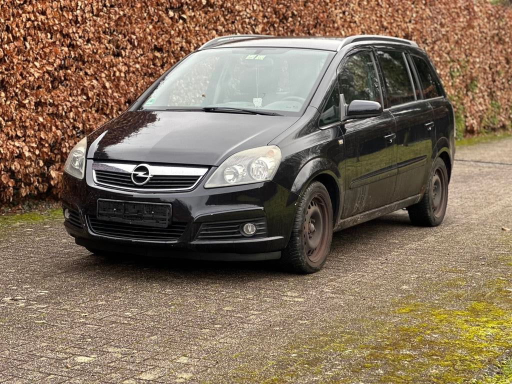Opel zafira 1.8 Benzine 7 zitplaatsen lez ok 850€, Auto's, Monovolume, Electronic Stability Program (ESP), Bedrijf, 5 deurs
