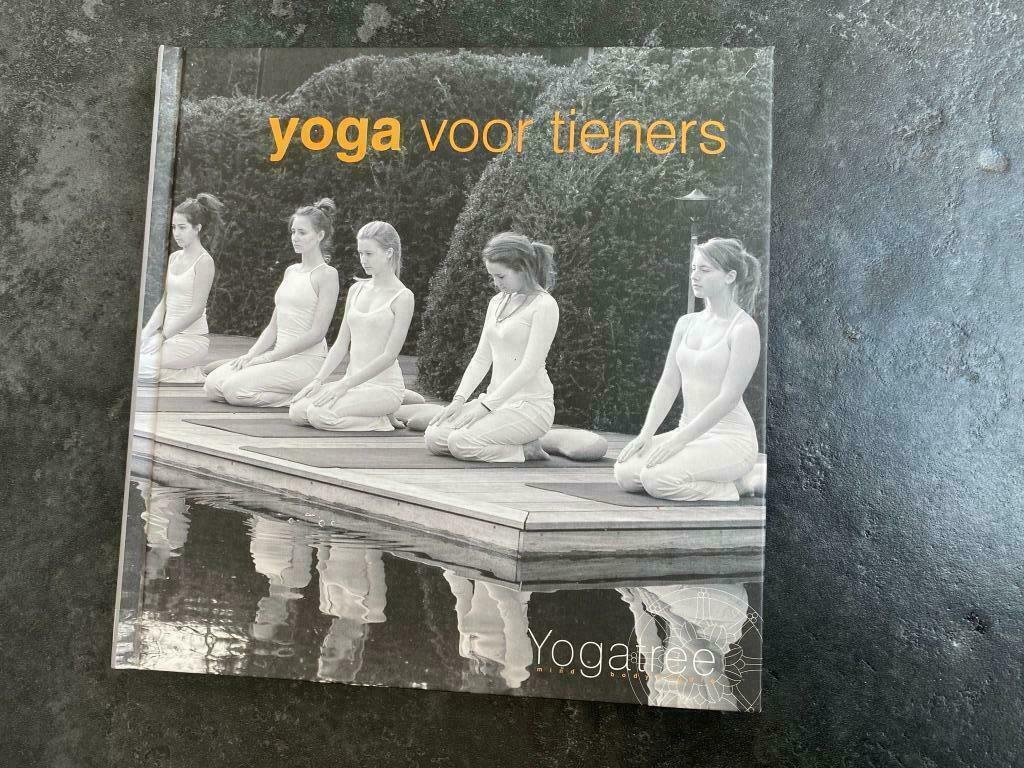 Boek "Yoga voor tieners", Yogatree, als nieuw!!!!, Yogatree, Ophalen of Verzenden, Zo goed als nieuw, Overige onderwerpen