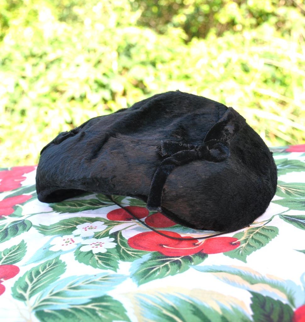 ancien chapeau bibi en velours noir, Antiquités & Art, Enlèvement ou Envoi, Femmes