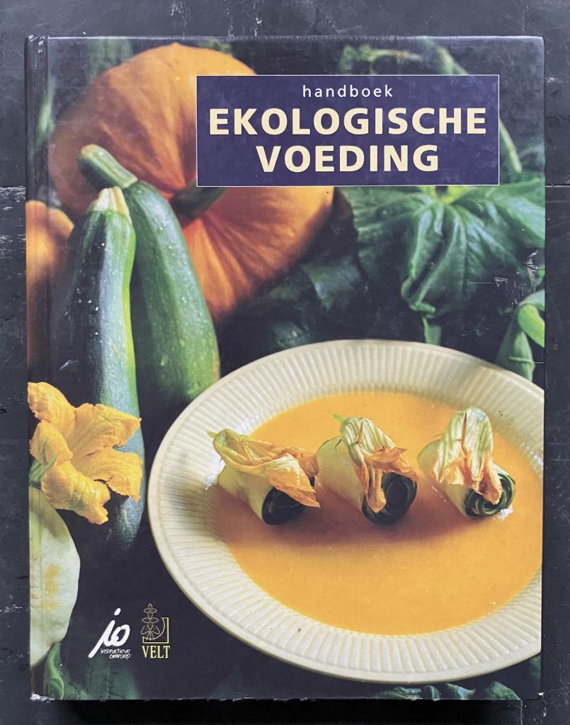 3 vegetarische / ecologische kookboeken, Ophalen of Verzenden, Gelezen, Vegetarisch