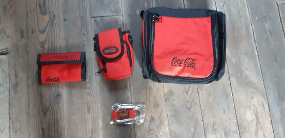 Gsm zakje, portemonnee,  sleutelhanger, en tas van coca-cola, Ophalen, Nieuw, Rood, Overige merken