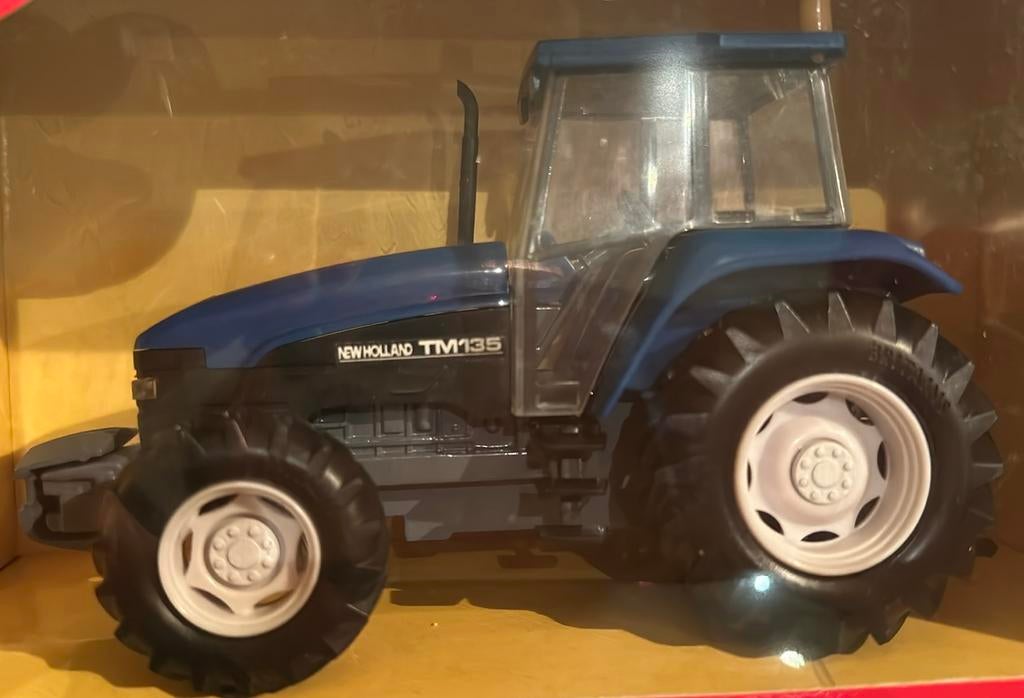 Maquette New Holland TM 135, Enlèvement ou Envoi, Comme neuf, Tracteur et Agriculture, Britains