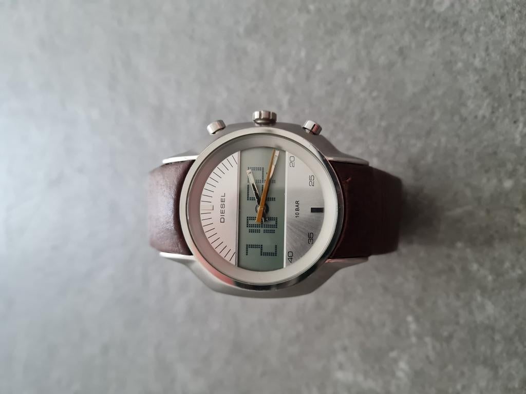 DIESEL horloge analoog + digitaal, Enlèvement ou Envoi, Comme neuf