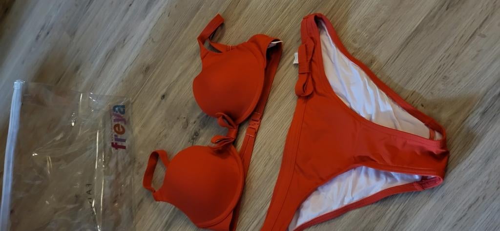 Bikini Huit, Kleding | Dames, Badmode en Zwemkleding, Huit, Overige kleuren, Ophalen of Verzenden, Zo goed als nieuw