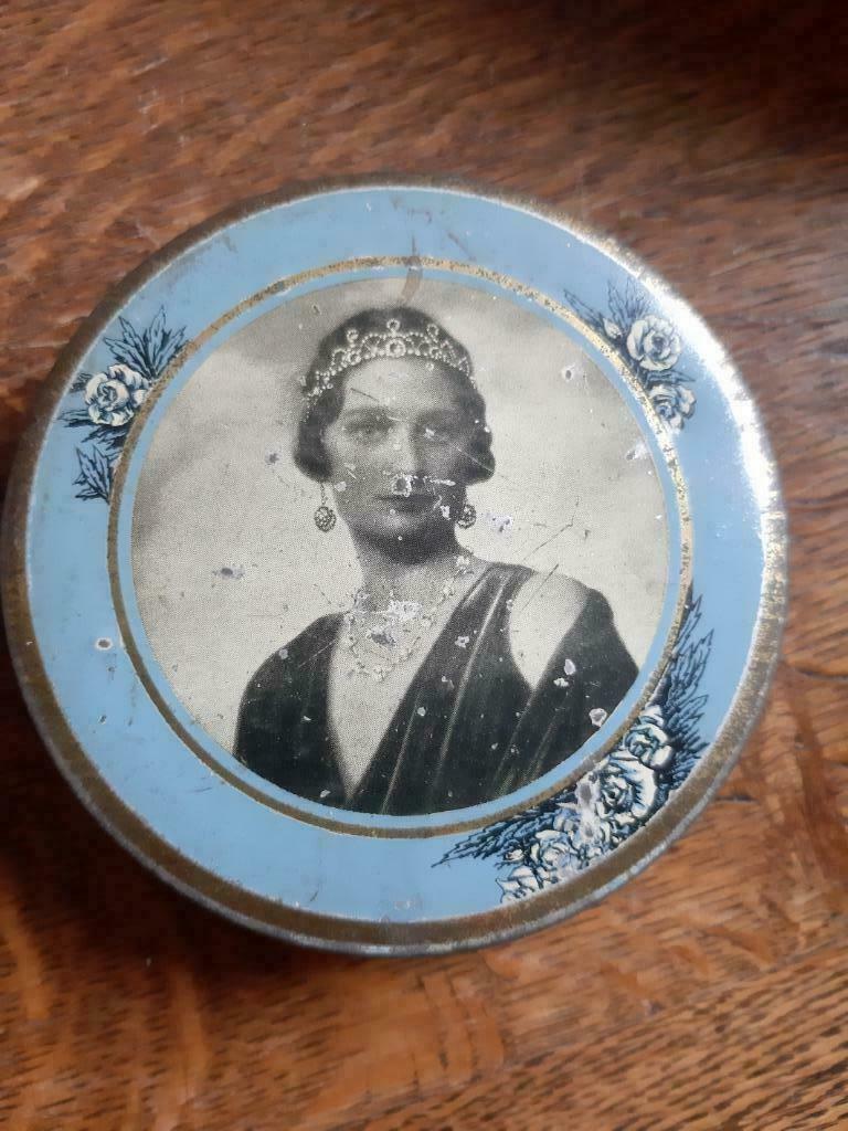 Koningin Astrid doorsnede 10 cm / Lecocq Bruxelles, Verzamelen, Ophalen of Verzenden, Gebruikt, Overige typen