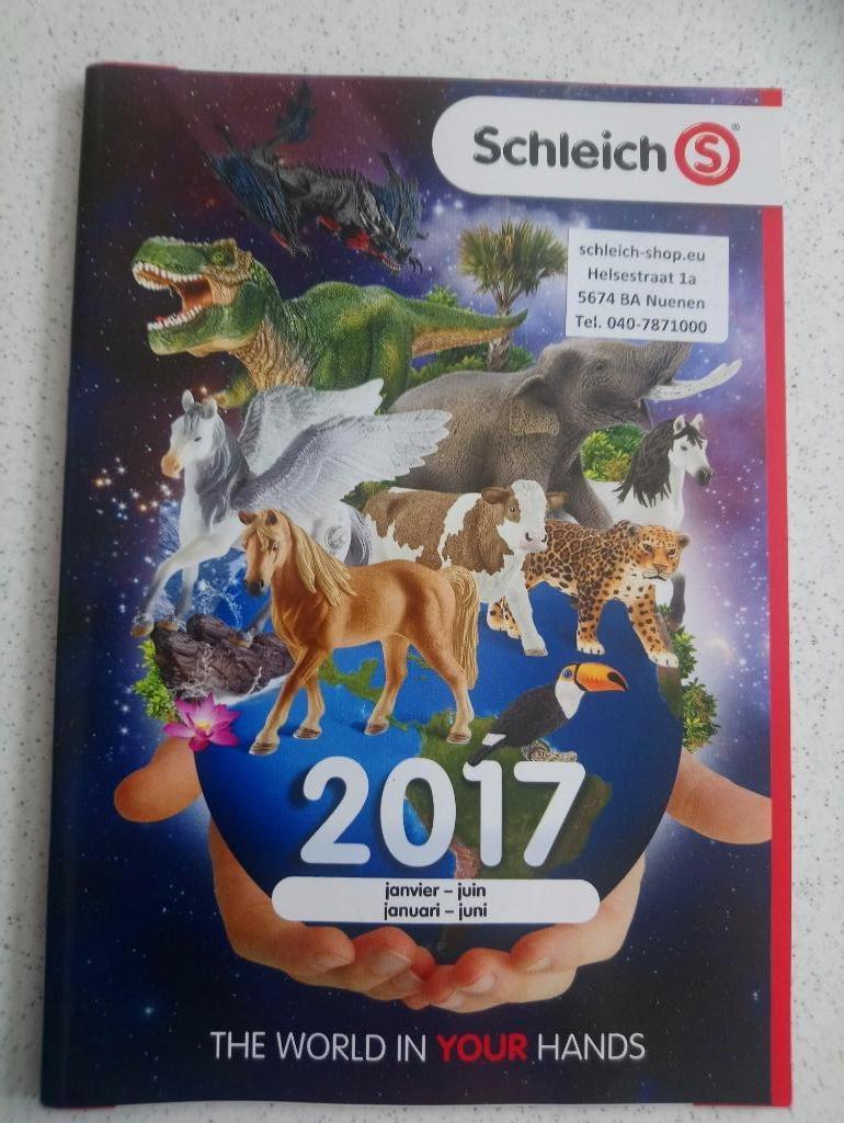 Catalogue officiel Schleich 2019 (janvier-juin) schtroumpf, Ophalen of Verzenden, Zo goed als nieuw, Overige Smurfen, Stripboek
