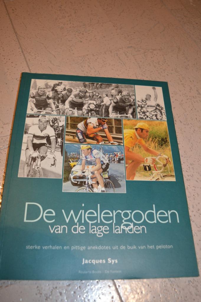 De wielergoden van de lage landen, Ophalen of Verzenden, Zo goed als nieuw, Lopen en Fietsen