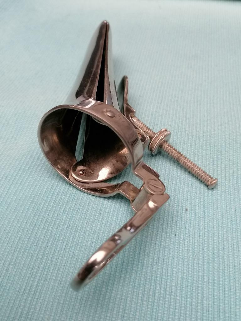Medisch antiek,gynaecologie speculum,irrigator,curette,kist, Ophalen of Verzenden