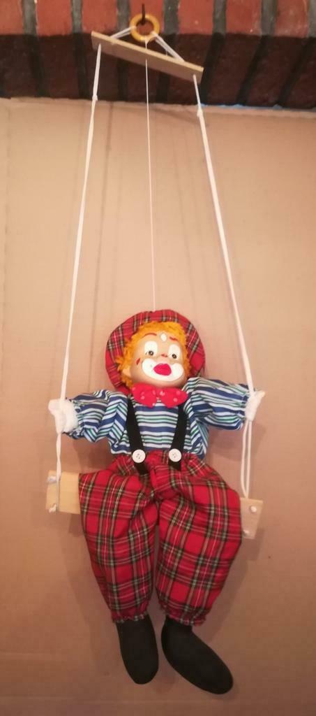 Clown sur balançoire à suspendre. Hauteur du clown environ 4, Enlèvement, Comme neuf