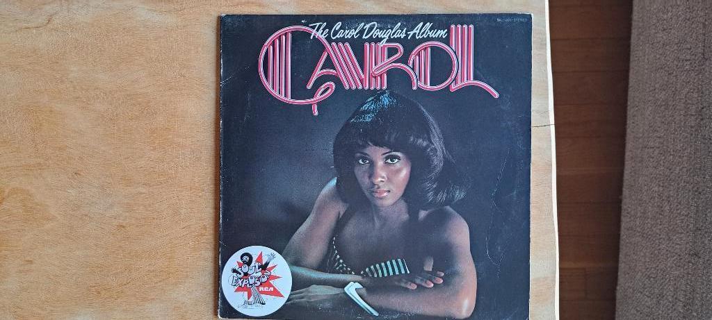 Par CAROL DOUGLAS, Enlèvement ou Envoi, Comme neuf