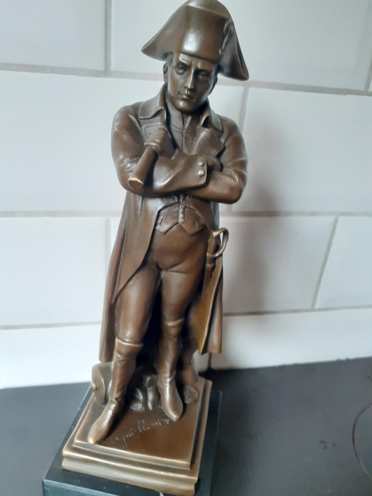 BRONZEN BEELD GESIGNEERD DOOR NAPOLEON OP MARMEREN SOKKEL, Ophalen of Verzenden, Brons