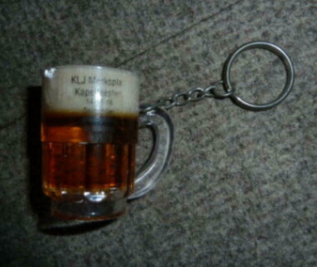 # sleutel hanger in de vorm van een bier pul " KLJ Merksplas, Ophalen of Verzenden, Gebruikt, Overige typen, Overige merken