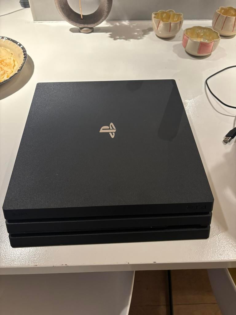 Playstation 4 pro, Games en Spelcomputers, Spelcomputers | Sony PlayStation 4, Ophalen, Zo goed als nieuw, Pro