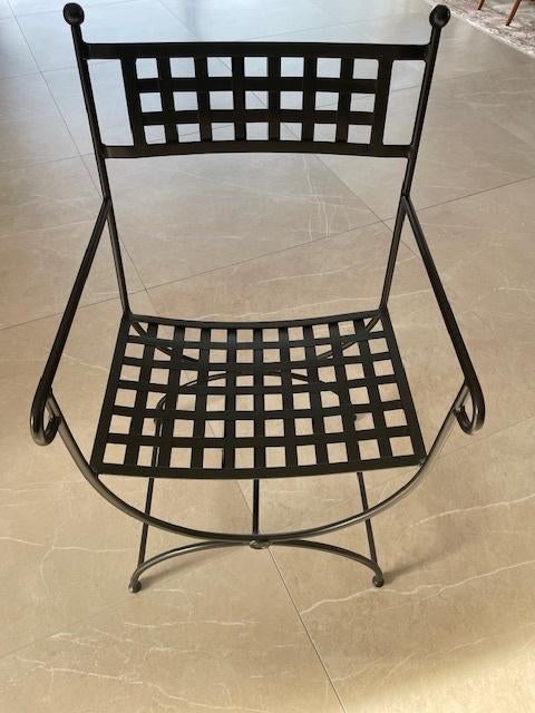 Smeedijzeren stoelen, Enlèvement, Noir