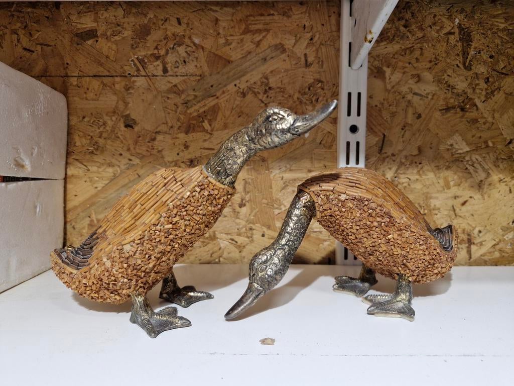 Deux canards décoratifs, Enlèvement