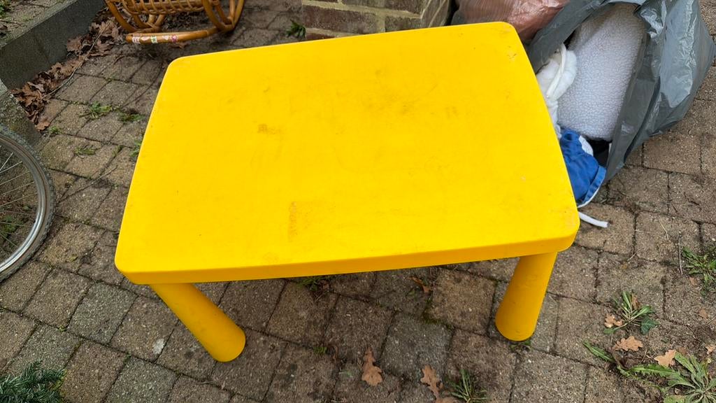 Ikea kindertafeltje, Enlèvement, Utilisé