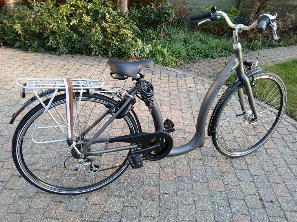 Vélo Low Step à vendre gris foncé de la marque L'Avenir, Enlèvement