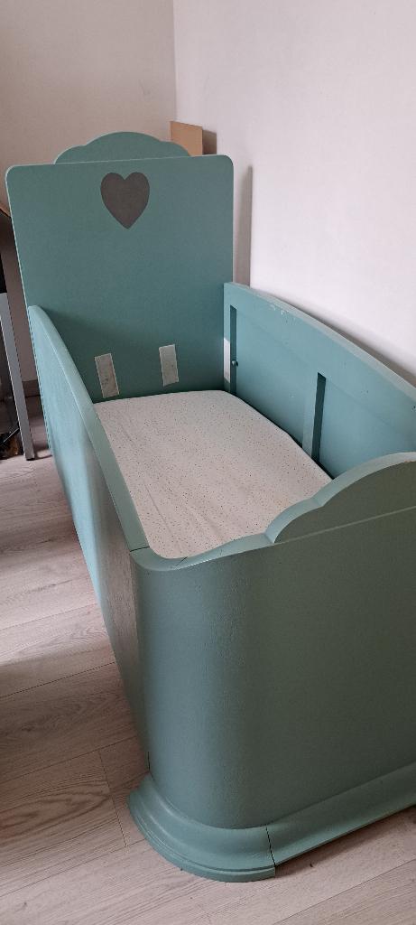 Lit bébé bleu classique sans matelas — style vintage, Enfants & Bébés, Chambre d'enfant | Lits, Utilisé, 160 à 180 cm, 85 à 100 cm
