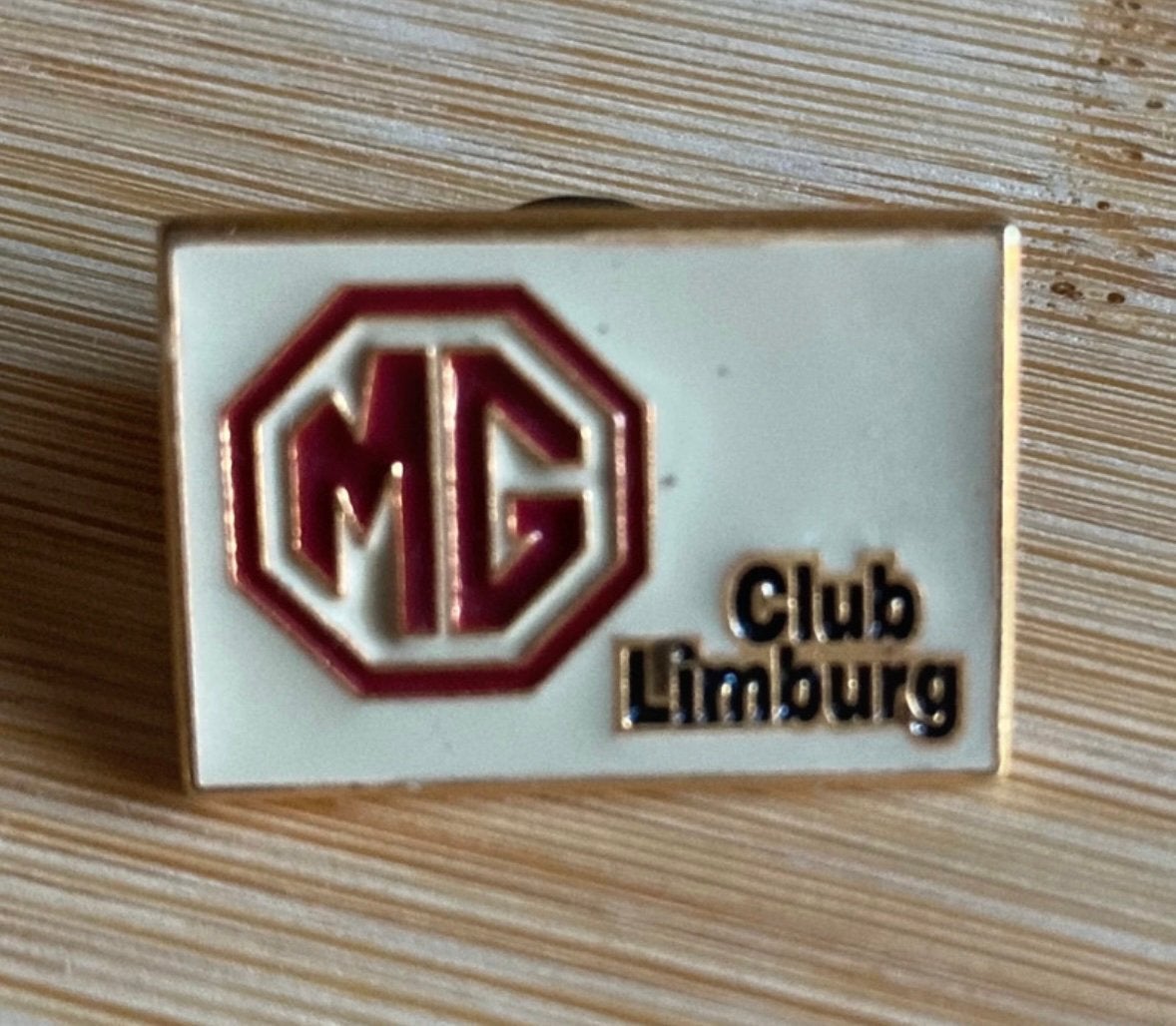 MG Club Limburg pin., Ophalen of Verzenden, Zo goed als nieuw, Merk, Speldje of Pin