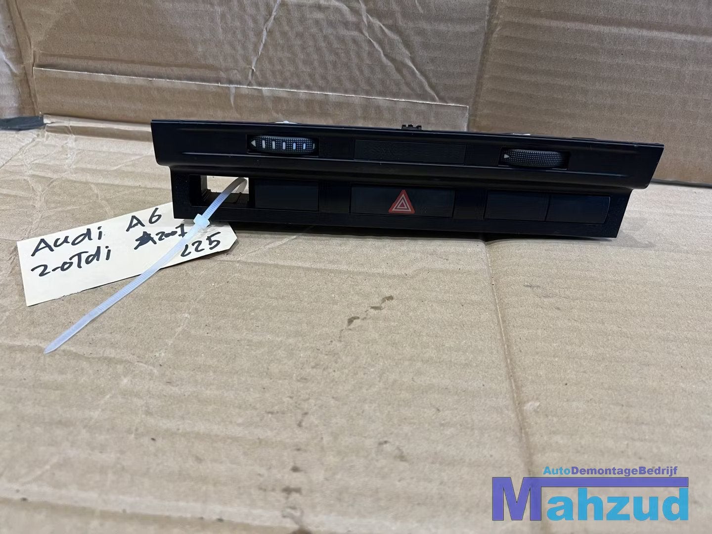 AUDI A6 C6 Dashboard middenconsole deel alarm licht schakela, AUDI AG, Auto-Union-Strasse 1
85045  Ingolstadt, DE, Audi, Utilisé
