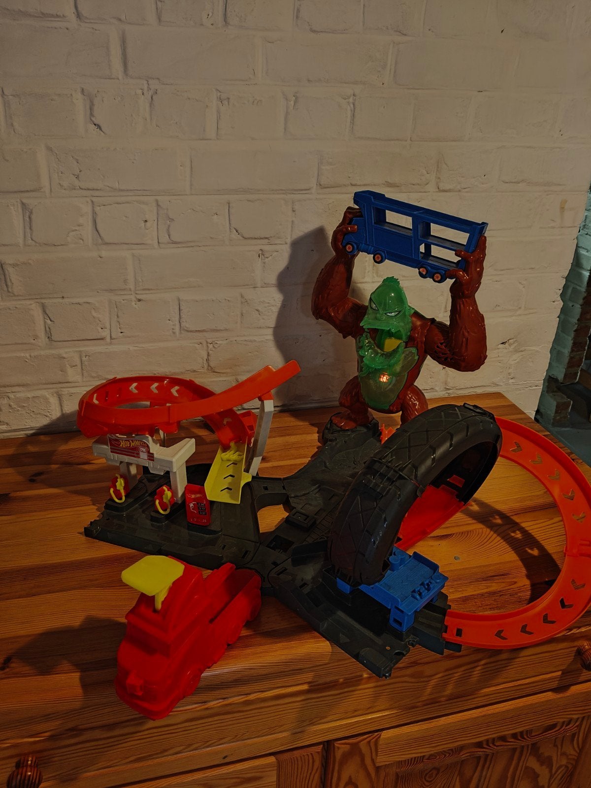 Hotwheels gorille, Enlèvement