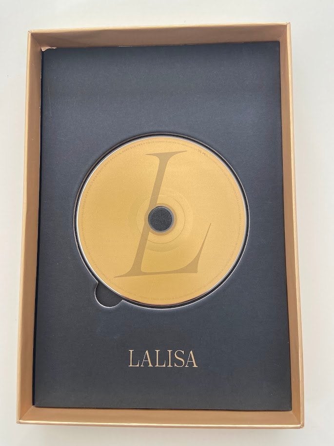 K-POP Box met CD + luxe fotoboek van BLACKPINK LISA - LALISA, Ophalen, K-pop, Zo goed als nieuw, Inclusief boekje