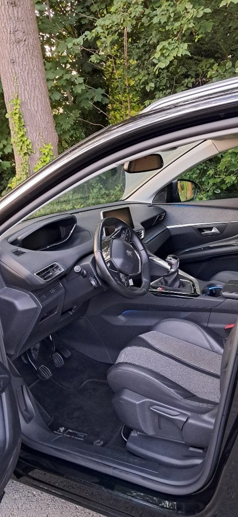 peugeot 3008 betrouwbaar met nieuw  riem, Auto's, Dealer onderhouden, Euro 6, Zwart, Handgeschakeld