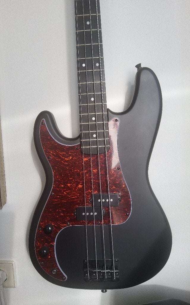 Harley Benton linkshandige basgitaar Nieuwstaat, Musique & Instruments, Instruments à corde | Guitares | Basses, Enlèvement, Comme neuf