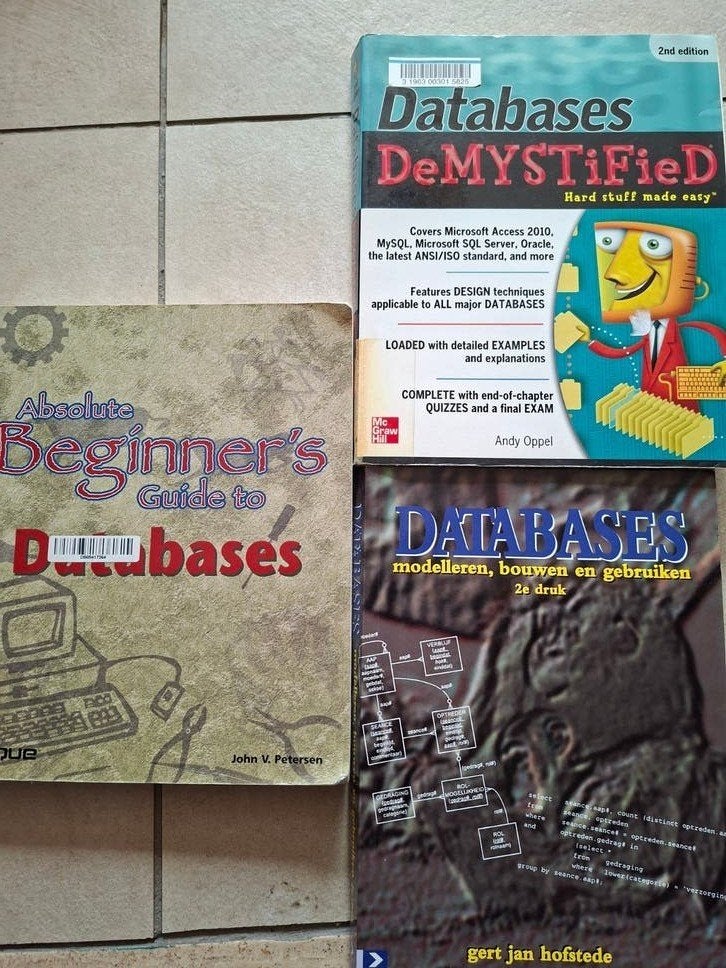 Set van 3 Studieboeken Databases (SQL, Ontwerp & Beheer) – E, Ophalen of Verzenden, Gelezen