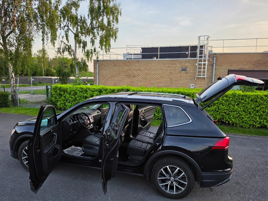 VW TIGUAN ALSPACE 4x4 Long 2.0Diesel  5places, Auto's, Volkswagen, 4 cilinders, Zwart, Leder, Bedrijf