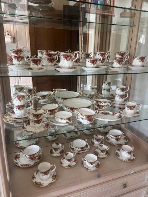 Royal Albert Old Country Roses- 130+ stukken- England, Antiquités & Art, Antiquités | Céramique & Poterie, Enlèvement