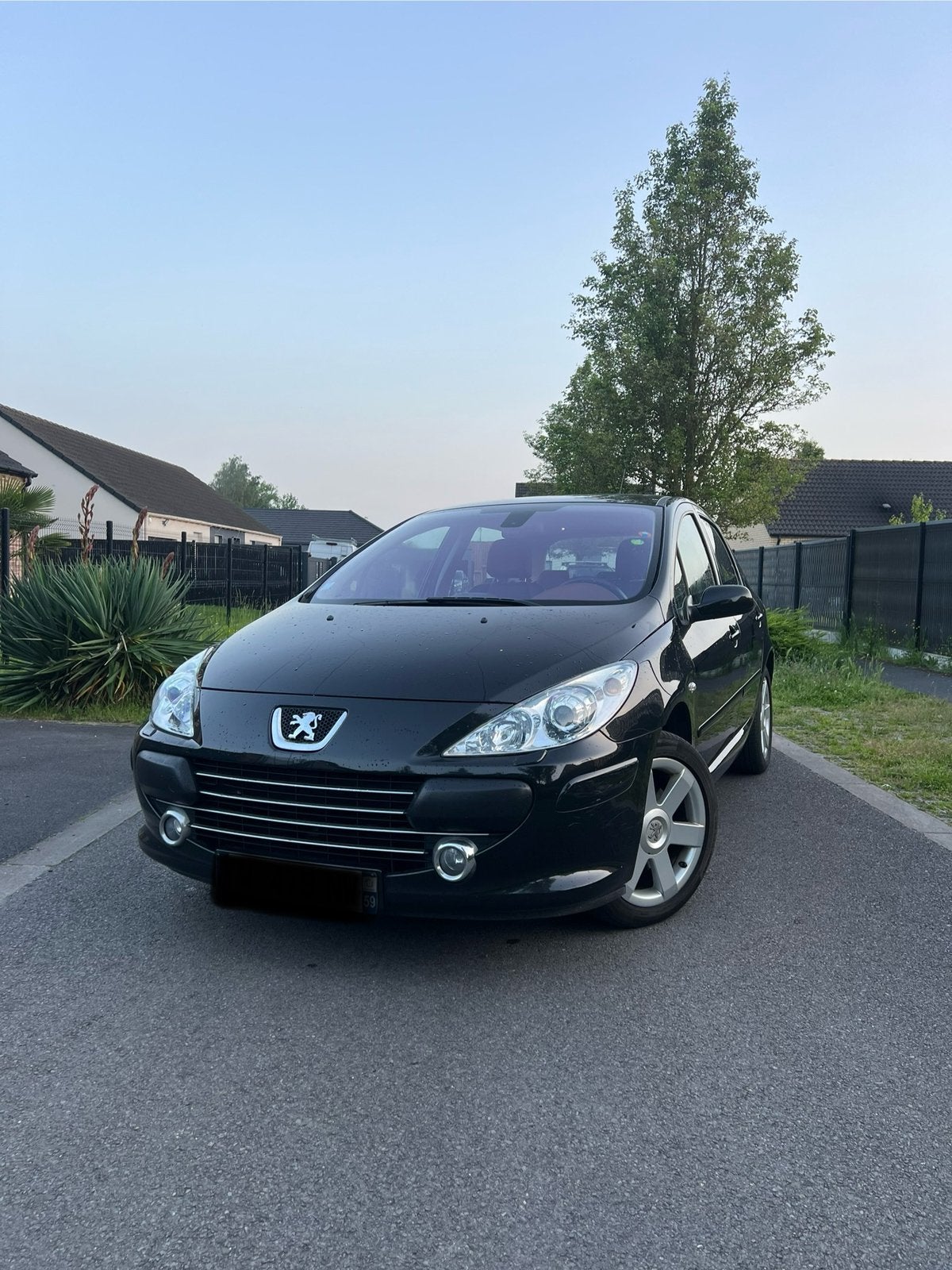 PEUGEOT 307 2L HDI 136/ PREMIERE MAIN/ CARNET COMPLET, Auto's, Dealer onderhouden, Wit, Leder, Bruin